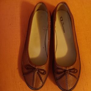 Ladies flats by cl laundry